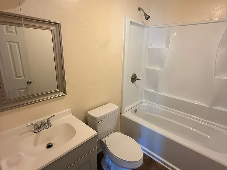 3916 Clinton Ave — Photo 13
