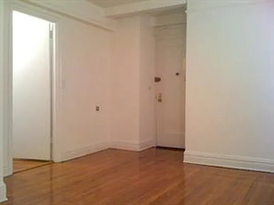 Rented by Douglas Elliman | media 19