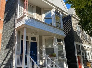 1504 W Henderson St #2F, Chicago, IL 60657