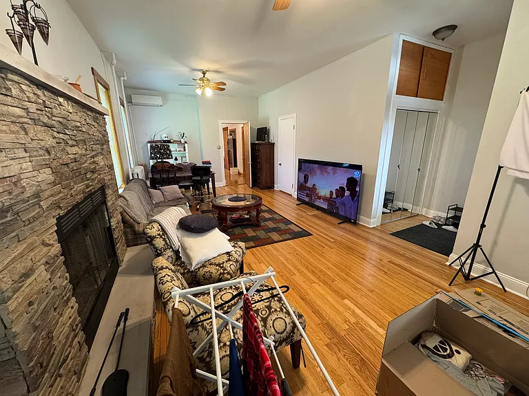 817 N Maplewood Ave #1F — Photo 3