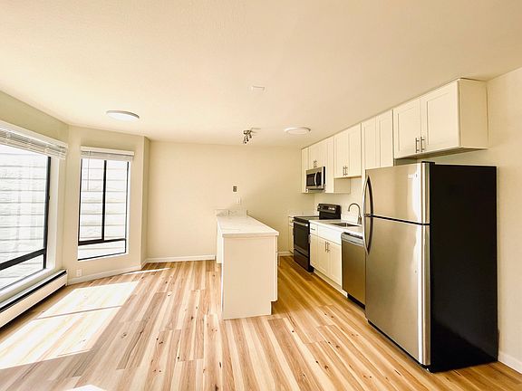 3rd image of 2323 Franklin St #303