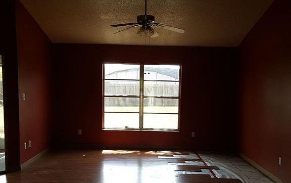 4th image of 110 Winewood Ct