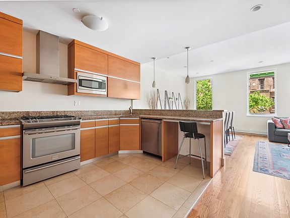 4th image of 232 E 50th St APT 4