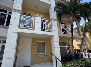 2710 NE 184th Ter, Aventura, FL 33160