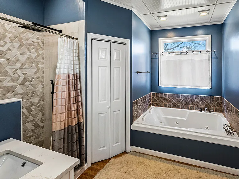2917 Bellevue St — Photo 10
