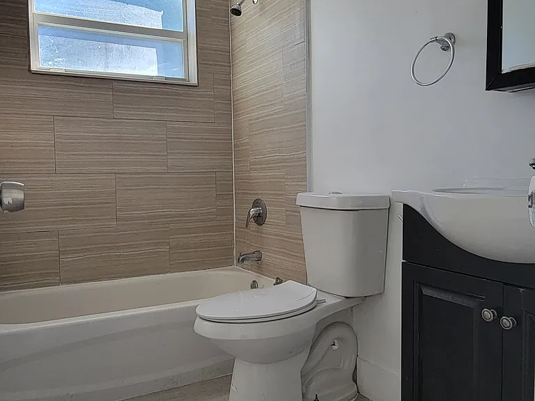 8315 NE Miami Ct #3 — Photo 7