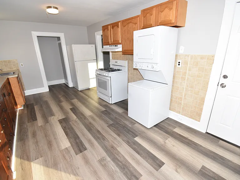 186 W Main St #C — Photo 11