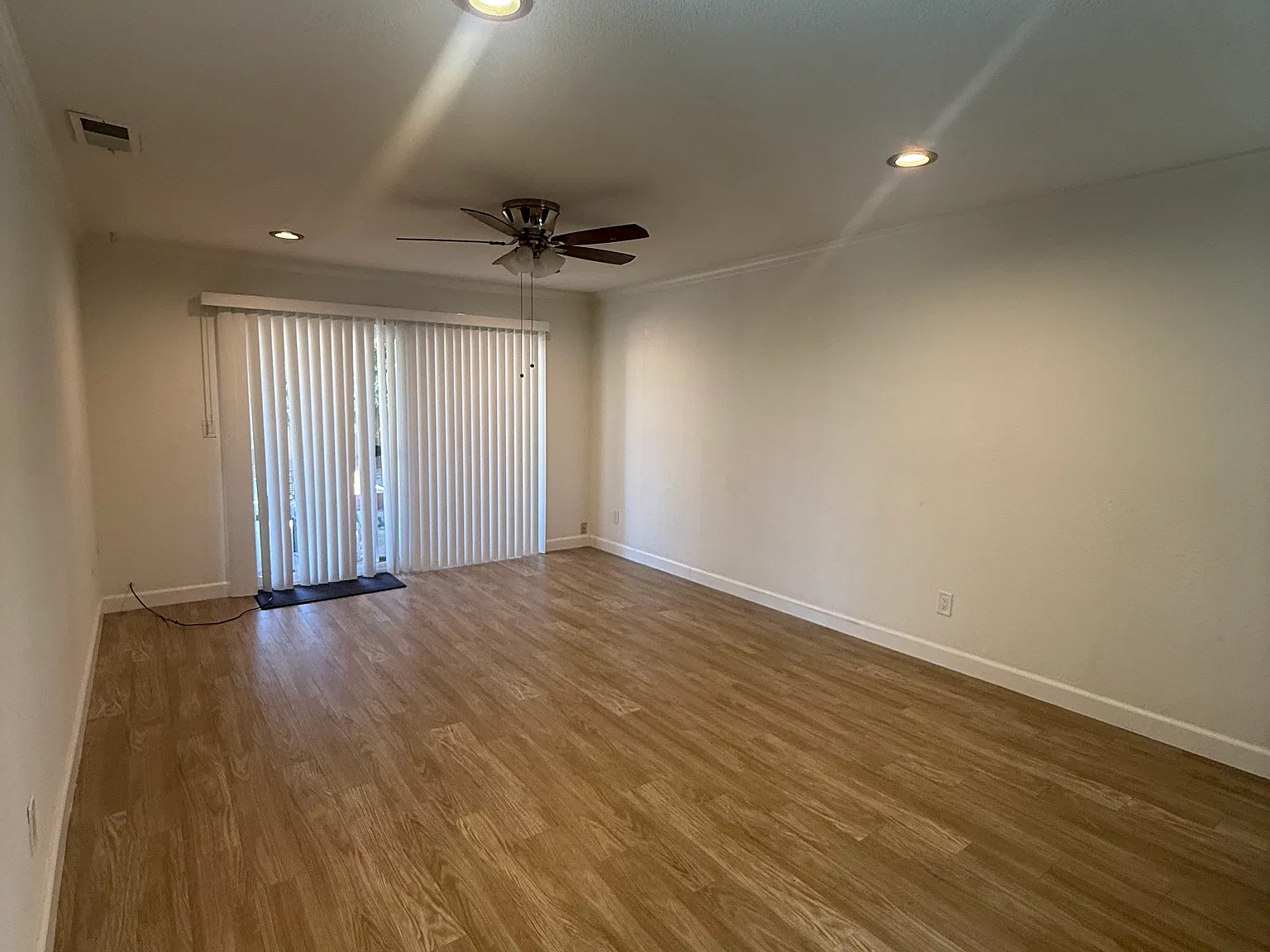 3 bed, 1340 sqft, $2,389 — Photo 4