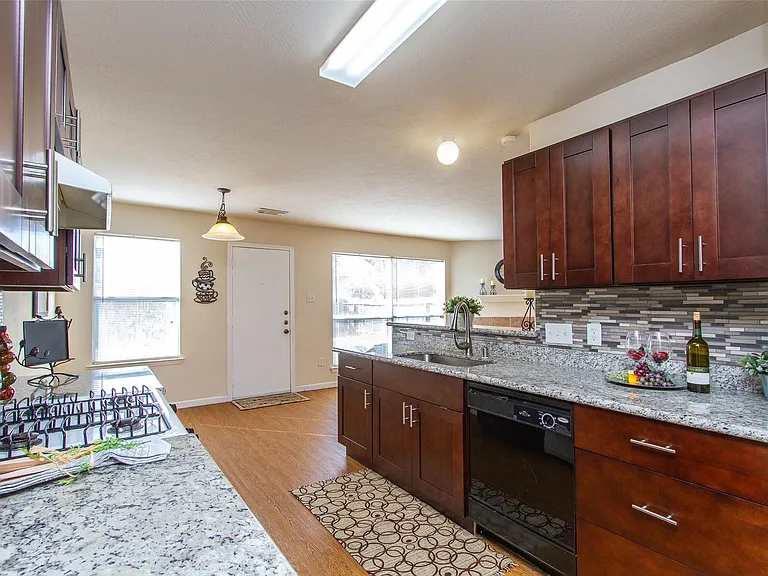 14202 Ballfour Park Ln — Photo 2
