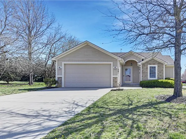 701 Hidden Meadows Ct, Paola, KS 66071