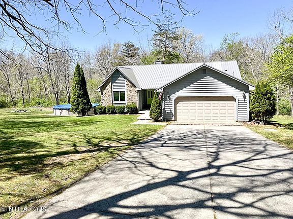 3rd image of 38 Creekway Cir