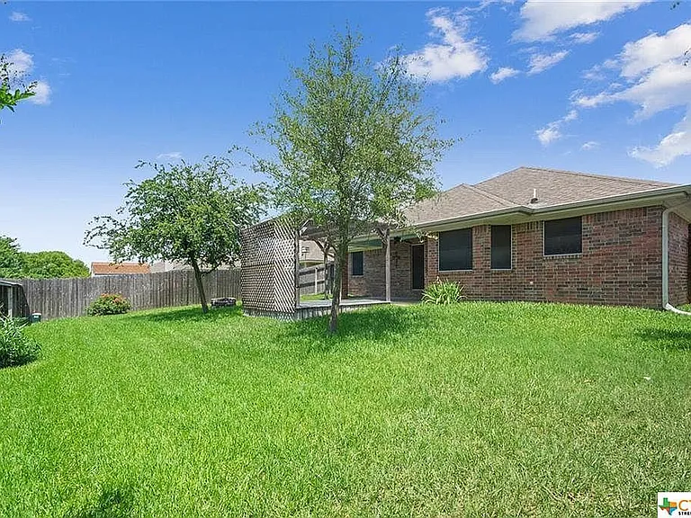 5214 Southern Crossing Dr — Photo 22