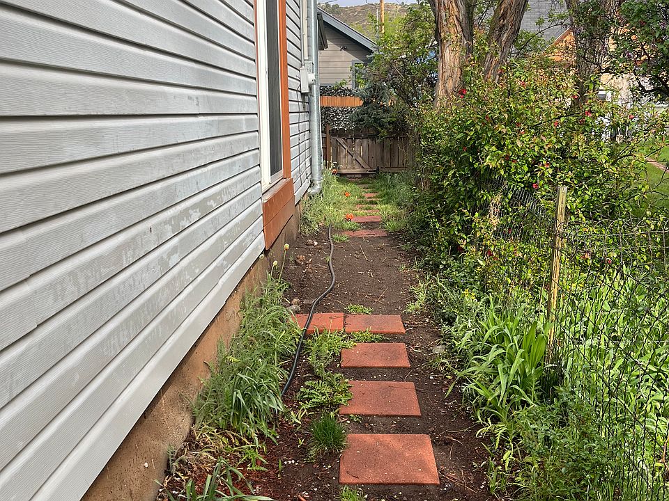 Entrance for renters is around this pathway!