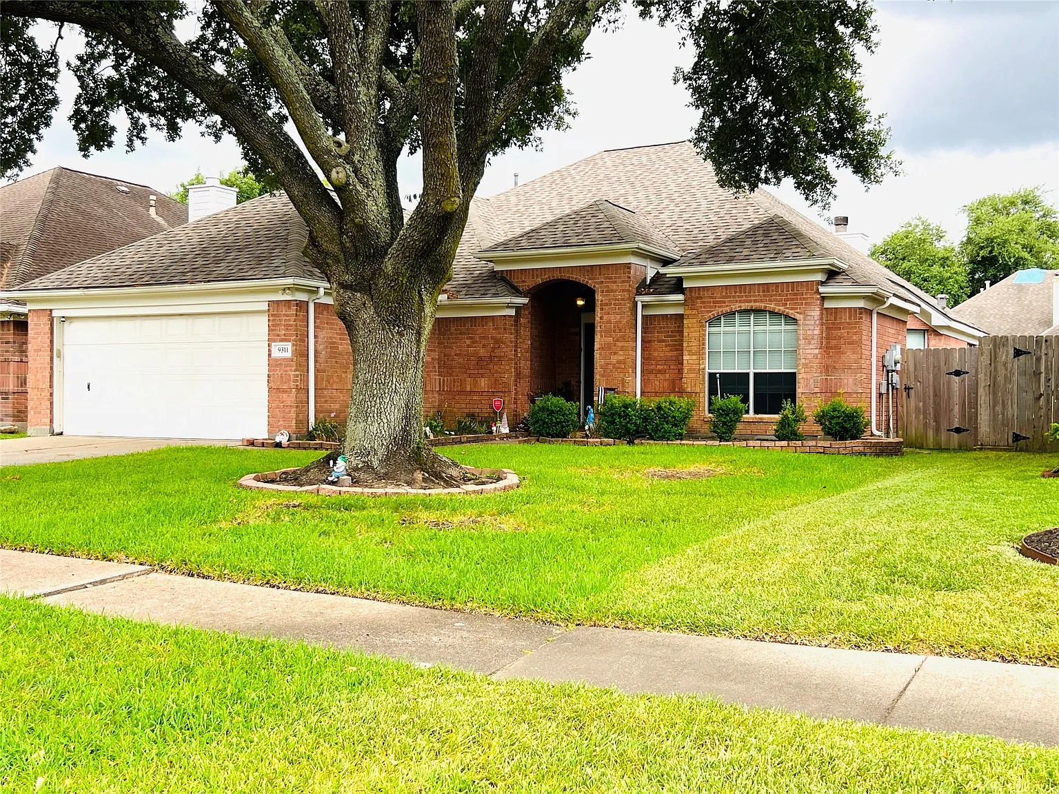 4 bed, 2.0 bath, 2031 sqft, $2,500 — Photo 1