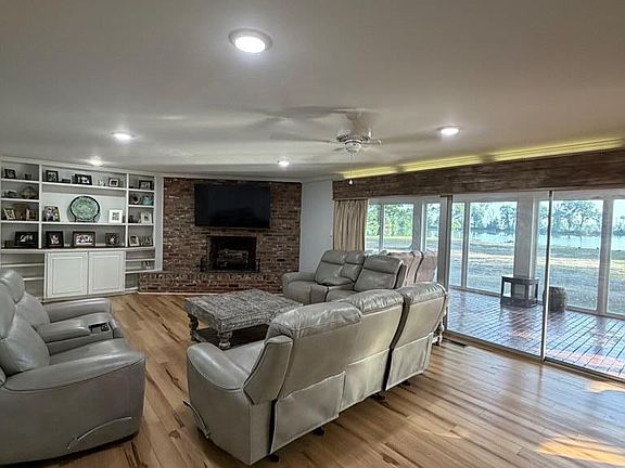 3rd image of 100 Peninsula Dr