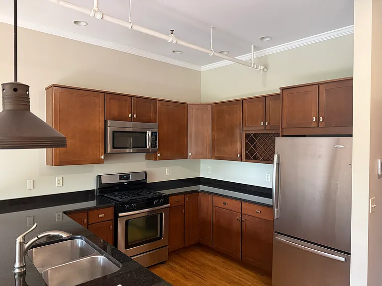 243 E Water St #4A — Photo 2