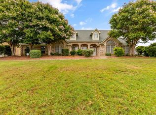 1605 Crow Creek Dr, Granbury, TX 76049