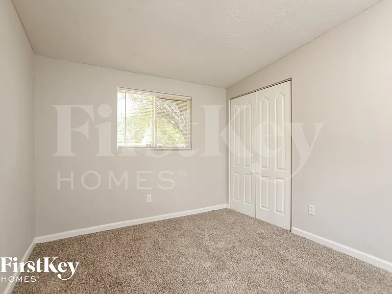 429 Notre Dame Dr — Photo 7