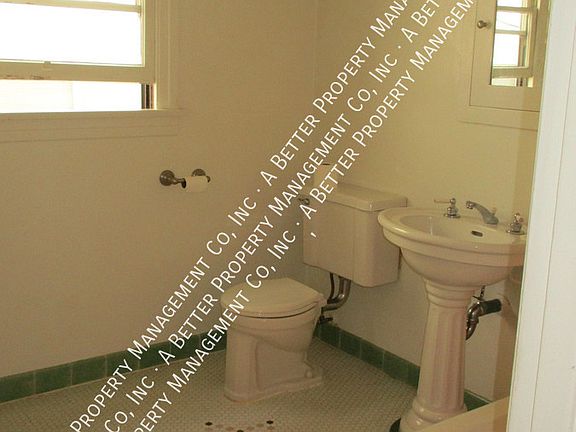 5th image of 321 Obispo Ave APT A