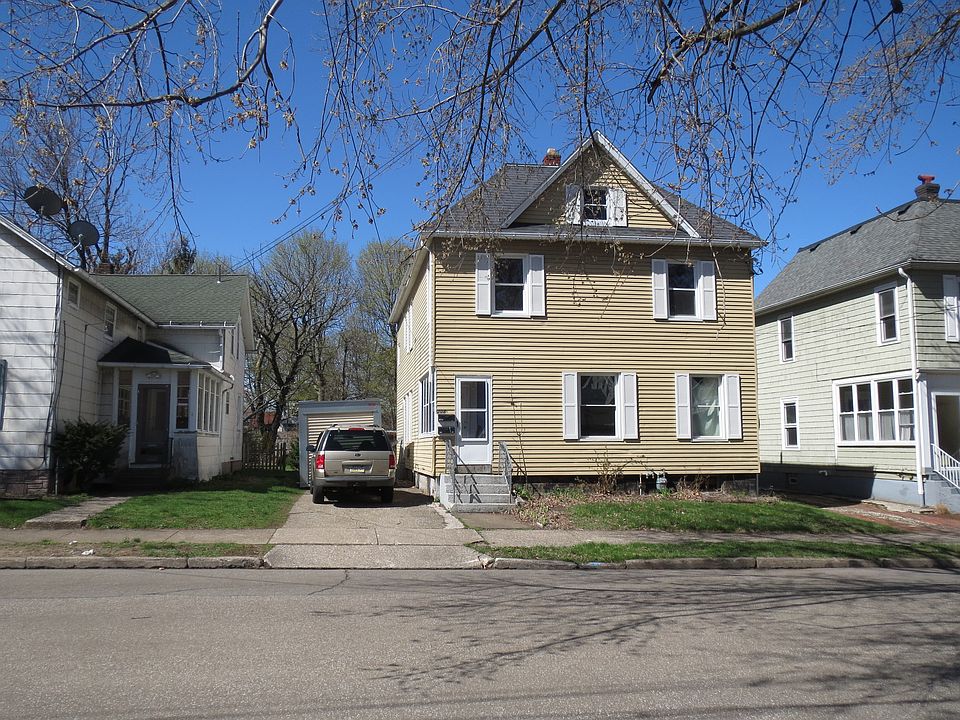 1st image of 208 Plum St