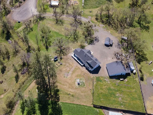 683 Rockwood Ln, Eagle Pt, OR 97524