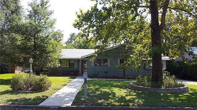 1439 Highland Dr — Photo 17