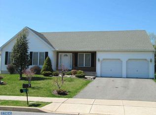 406 Merion Dr, Sinking Spring, PA 19608