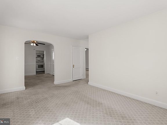 4th image of 159 Sanford Ave