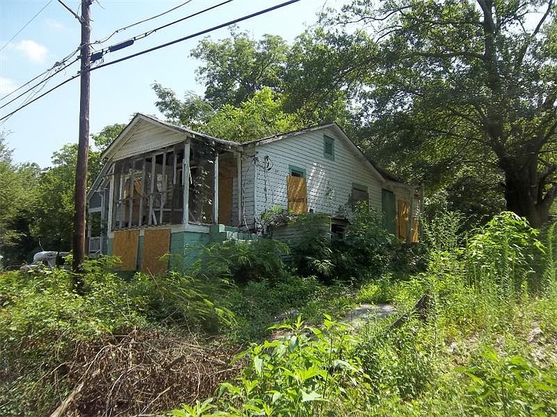 2nd image of 101 Fairfield Pl NW