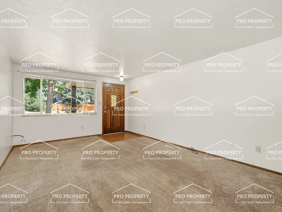 334 W 43rd St