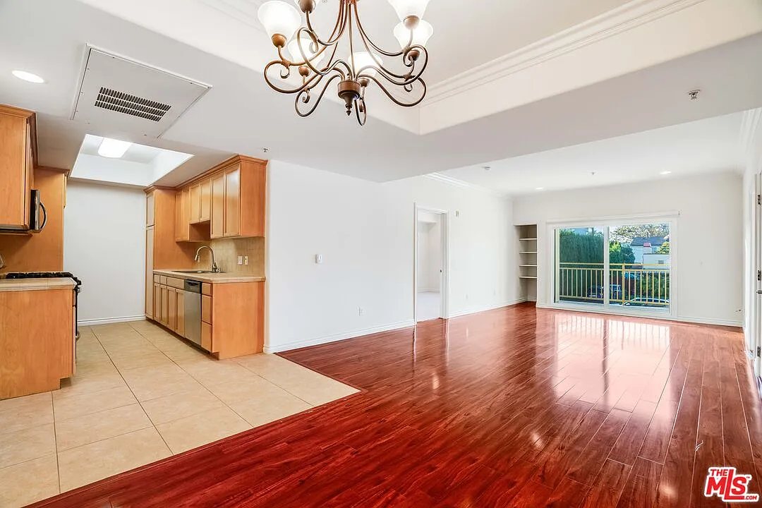 2 bed, 2.0 bath, 1200 sqft, $3,275 — Photo 1