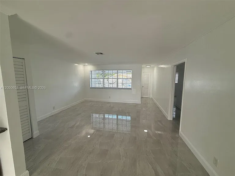 2100 N 52nd Ave — Photo 5