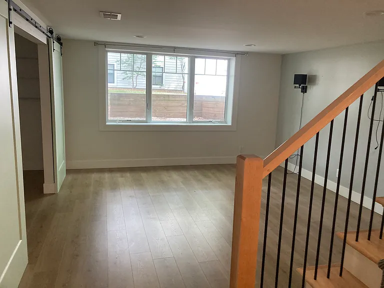 1202 Woodlawn Ave — Photo 13