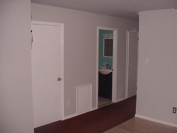 5th image of 7 Alicia Ct APT B