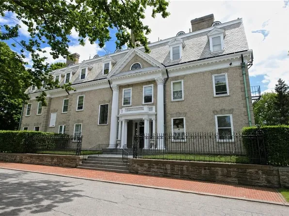 1 Oakwood Ter APT 7, Newport, RI 02840