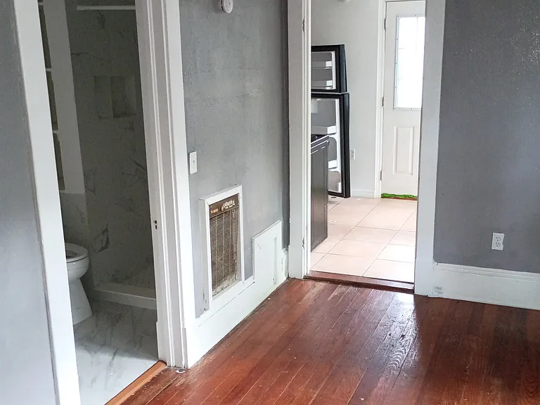 808 E Livingston St #4 — Photo 2
