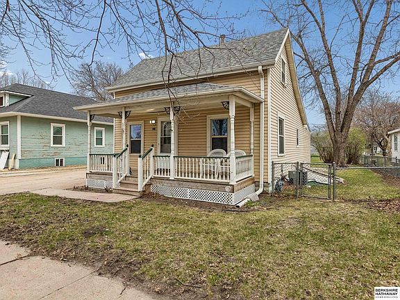 3rd image of 92 S Clarkson St