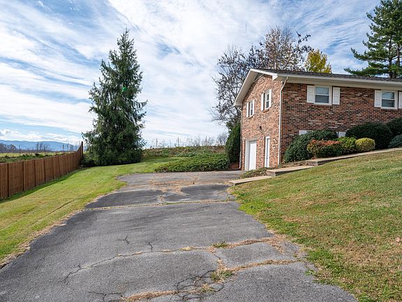 4th image of 169 Hartman Dr