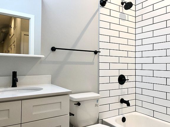 5th image of 1523 W Chicago Ave #203