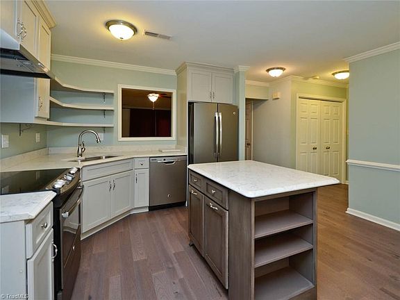 3rd image of 16 Brandy Dr