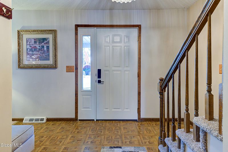 4th image of 11 Woodridge Street