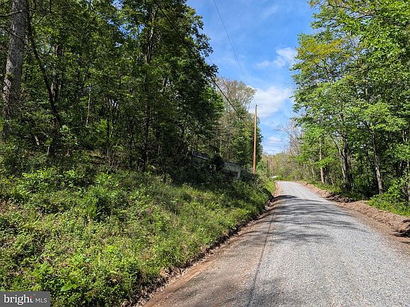 5th image of 301 Bottom Rd