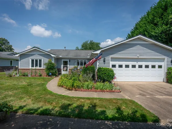30 Doanbury Ct, Hendersonville, NC 28792