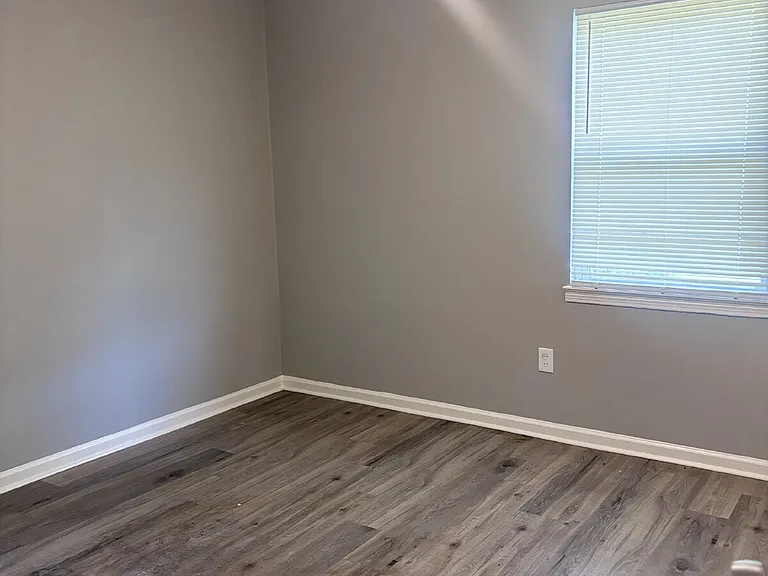 345 Washburn Dr — Photo 7
