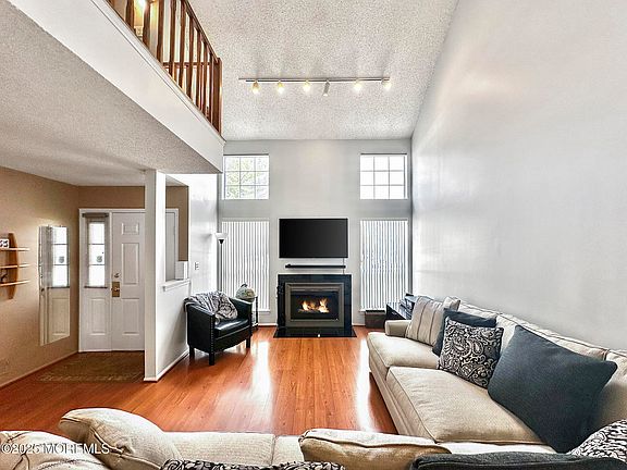 4th image of 250 Daffodil Drive