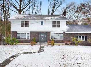 432 Robin Ln, Vestal, NY 13850