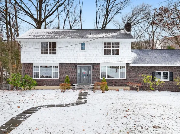 432 Robin Ln, Vestal, NY 13850