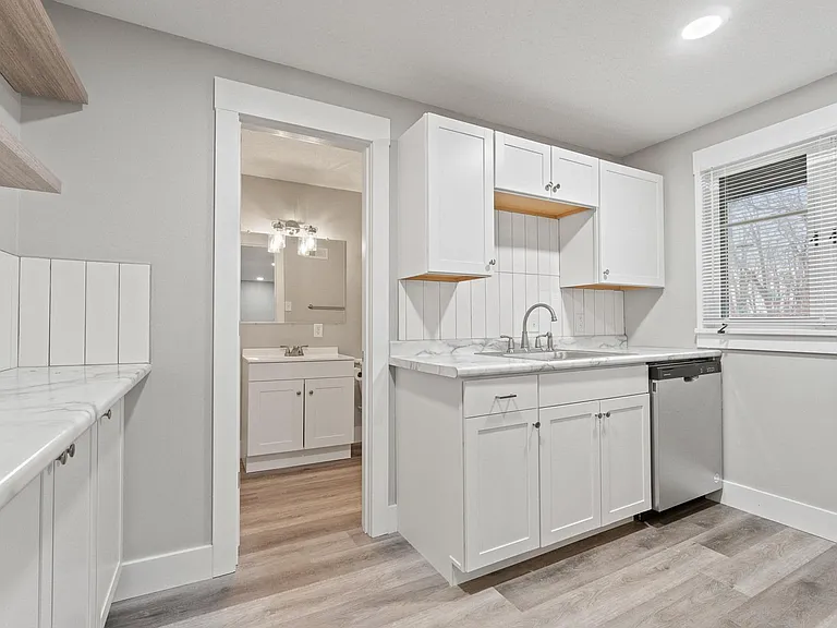 3910 Sleepy Hollow Ln #3910 — Photo 17