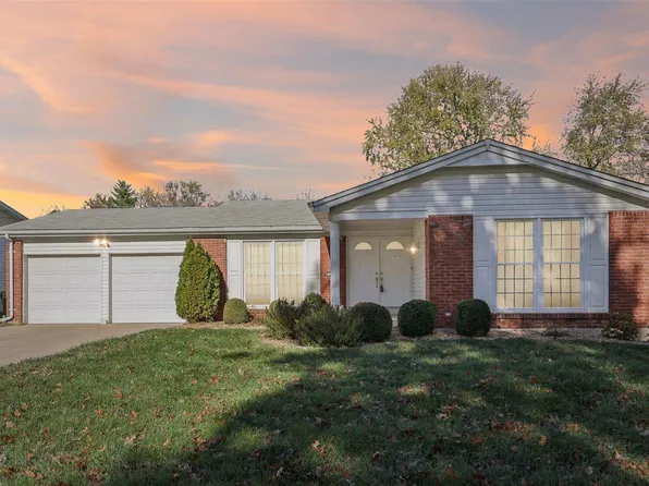 11827 Gold Leaf Dr, Saint Louis, MO 63146