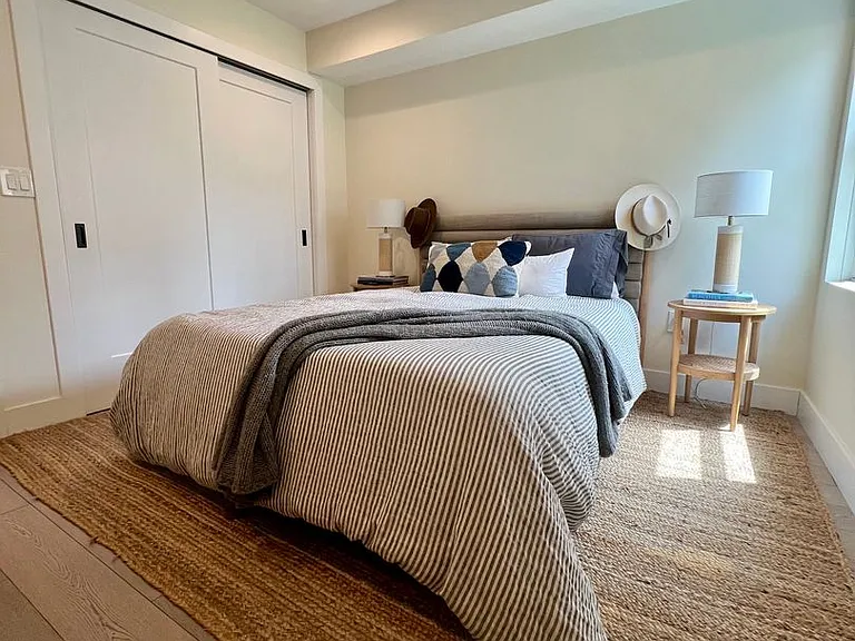 166 W Laurel St — Photo 19